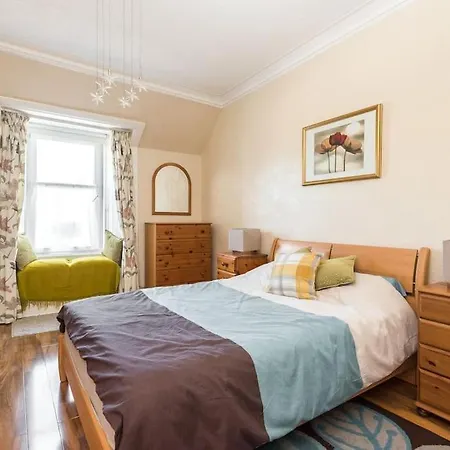 Ferienhaus Abercorn Semi-detached House Edinburgh