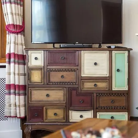 Abercorn Semi-detached House Holiday home Edinburgh