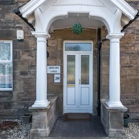 Ferienhaus Abercorn Semi-detached House *