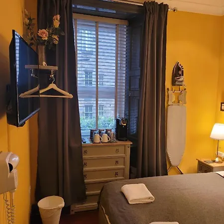 Affittacamere The - No 8 Edimburgo