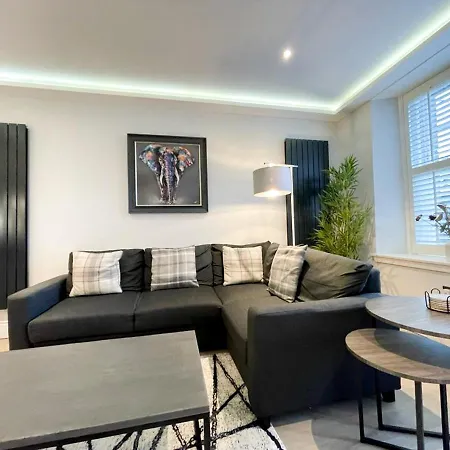 Modern 3 Bedroom Apartment, West End إدنبرة