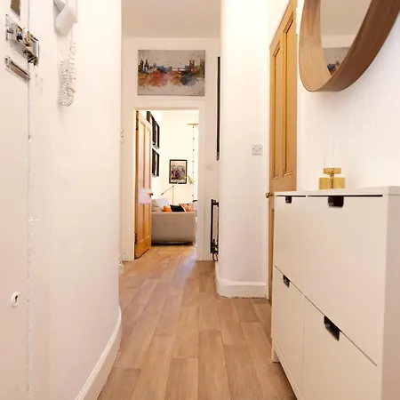 Joivy Bright And Modern Flat With Desk *