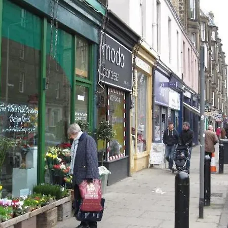 Stockbridge Area Cosy & Quiet Room, In Family Flat - 1 Female Guest Only Séjour chez l'habitant *
