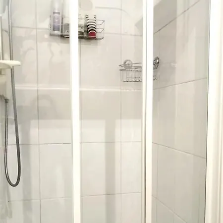 Stockbridge Area Cosy & Quiet Room, In Family Flat - 1 Female Guest Only Séjour chez l'habitant *