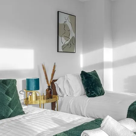 Apartamento Modern & Spacious 2 Bedroom House - Free Parking - Front & Back Garden - Private Main Door Entrance Edimburgo
