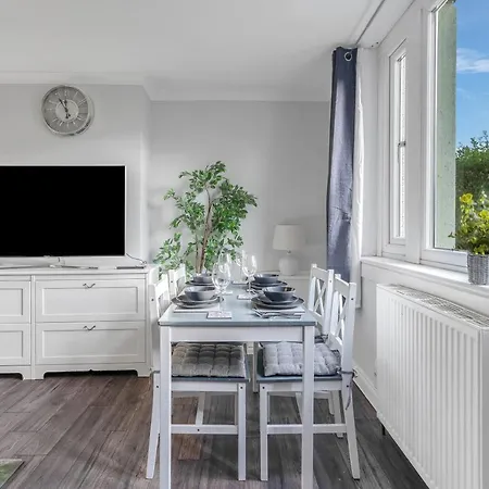 Modern & Spacious 2 Bedroom House - Free Parking - Front & Back Garden - Private Main Door Entrance * Edimburgo