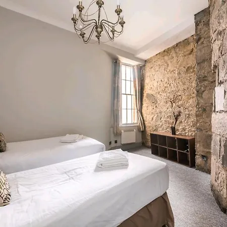 Unique 2 Bedroom Castle - Near Castle & Royal Mile