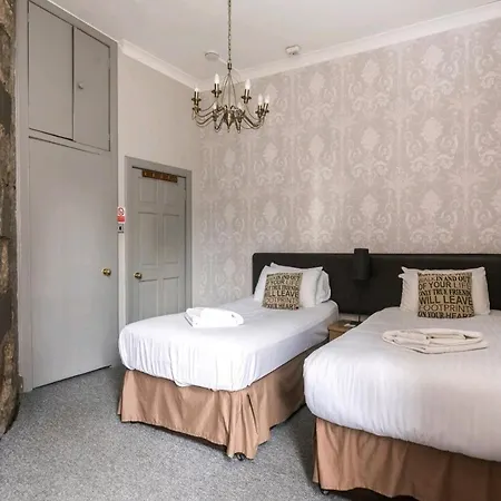 Unique 2 Bedroom Castle - Near Castle & Royal Mile Apartment