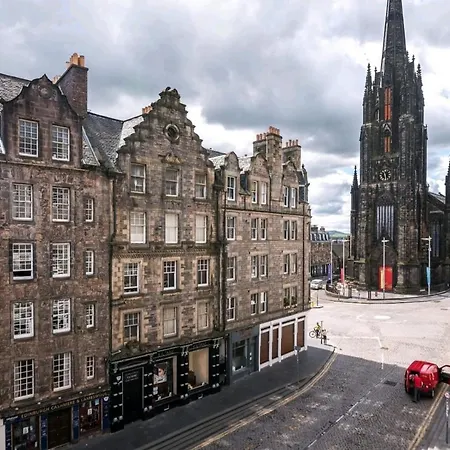 Unique 2 Bedroom Castle - Near Castle & Royal Mile *