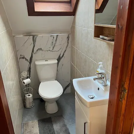 4 Bed Near Airport إدنبرة
