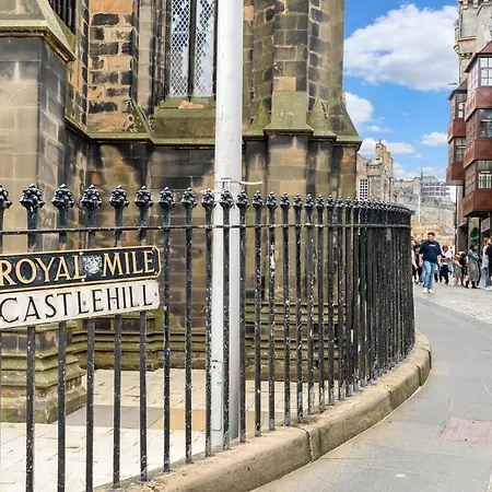 Unique 2 Bedroom Castle - Near Castle & Royal Mile Apartment *