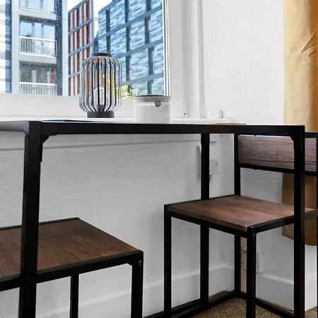 Apartament Modern & Spacious 1 Bedroom - Close To Centre - Sleeps Up To 3 Guests