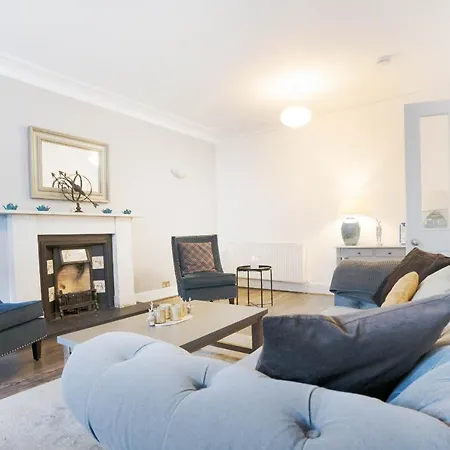 Special Basement Close To The Meadows *