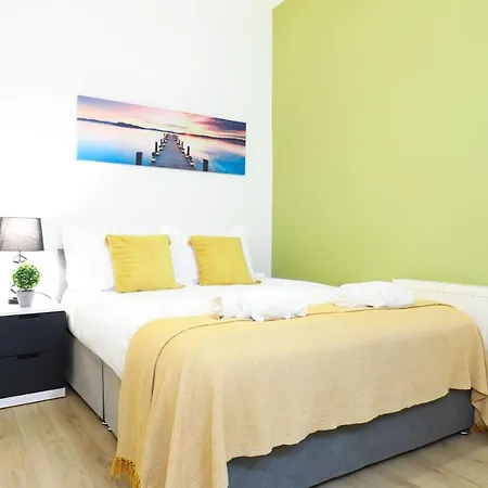 Stunning Modern 3 Bedroom * Edinburg