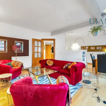 1 Bed Apartment, Royal Mile - Diamond Short Lets * Edinburg