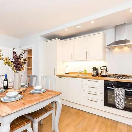 Daire Luxury Modern 3 Bedroom In Centre *