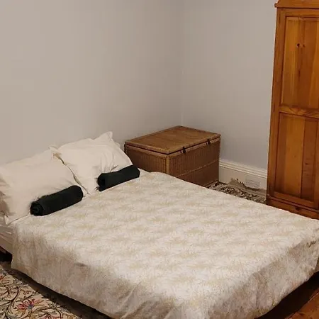 Apartment Centre Flat - Sleep Upto 4