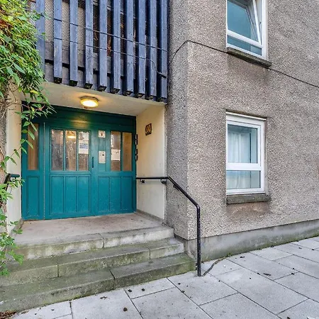 Edinburgh City Centre Aishia/Sakina Apartment Edinburgh