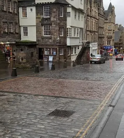Flat Centre Of Town North Bridge