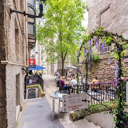 Unique 2 Bedroom Castle - Near Castle & Royal Mile Apartment Edinburgh