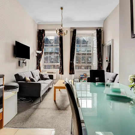 Unique 2 Bedroom Castle - Near Castle & Royal Mile Apartment *