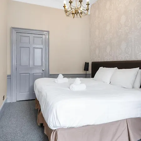 Unique 2 Bedroom Castle - Near Castle & Royal Mile Apartment *