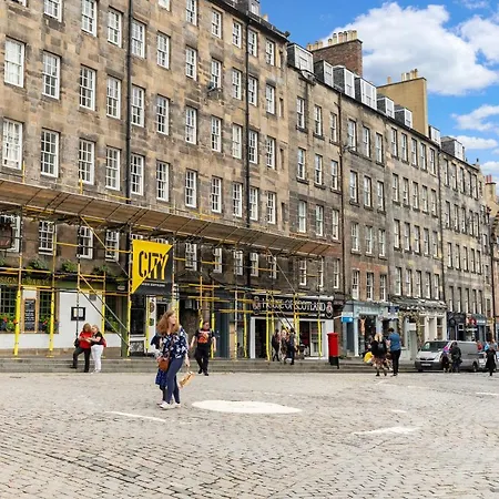 Unique 2 Bedroom Castle - Near Castle & Royal Mile *