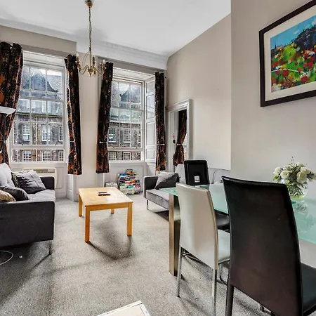 Unique 2 Bedroom Castle - Near Castle & Royal Mile *