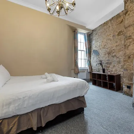 Unique 2 Bedroom Castle - Near Castle & Royal Mile Apartment Edinburgh