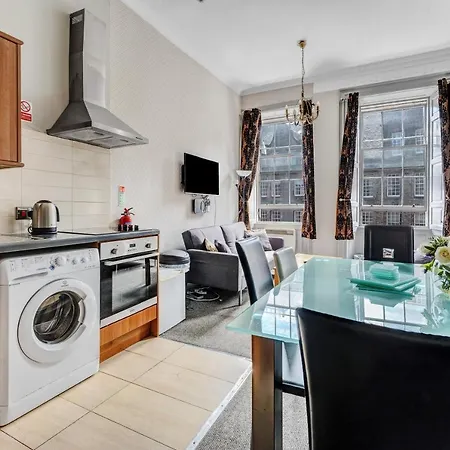 Unique 2 Bedroom Castle - Near Castle & Royal Mile Edinburgh
