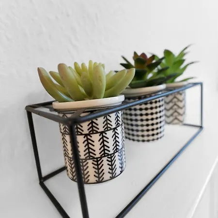 Modern & Spacious 1 Bedroom - Close To Centre - Sleeps Up To 3 Guests