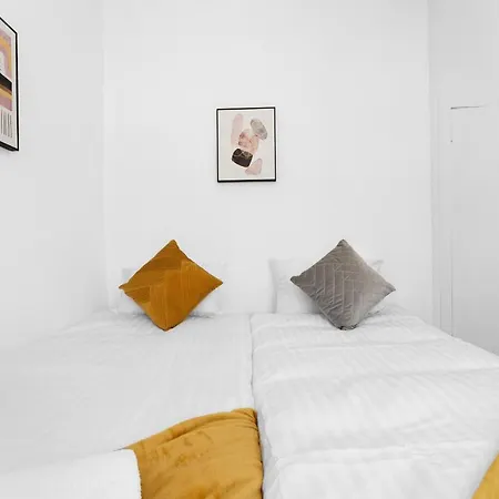 Apartament Modern & Spacious 1 Bedroom - Close To Centre - Sleeps Up To 3 Guests *