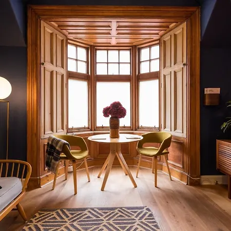 Joivy Contemporary With Free Parking Edinburgh