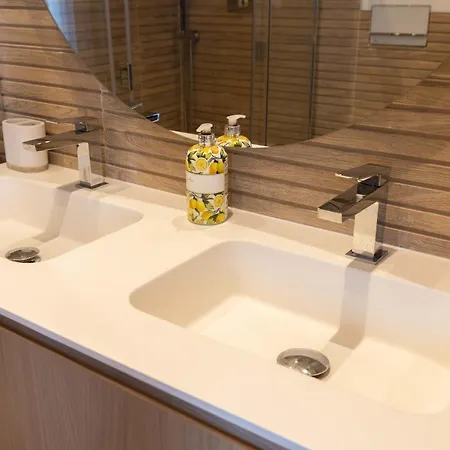 Joivy Beautiful Penthouse With Terrace & Jacuzzi Apartment