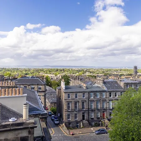 Joivy Beautiful Penthouse With Terrace & Jacuzzi
