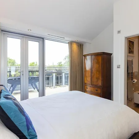 Joivy Beautiful Penthouse With Terrace & Jacuzzi Apartment *