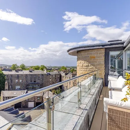 Joivy Beautiful Penthouse With Terrace & Jacuzzi Apartment