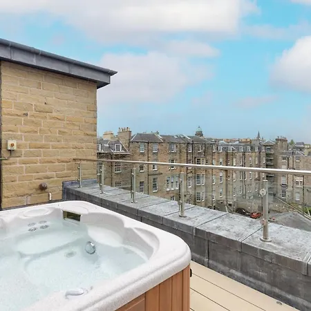 Joivy Beautiful Penthouse With Terrace & Jacuzzi Apartment *
