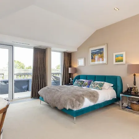 Joivy Beautiful Penthouse With Terrace & Jacuzzi Apartment Edinburgh