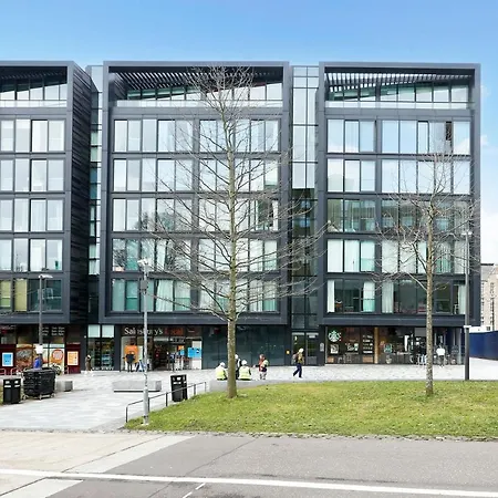 Lägenhet Altido Elegant Flat Near The Meadows With Parking *