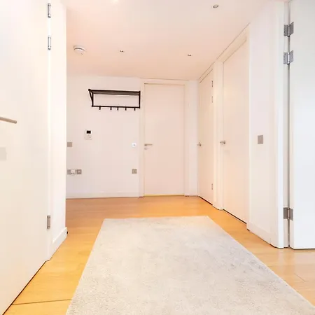 Altido Elegant Flat Near The Meadows With Parking Lägenhet