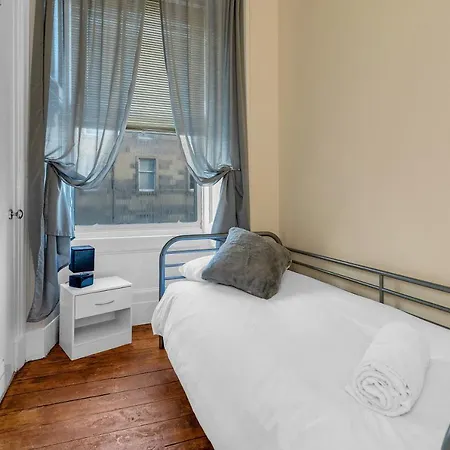 Centre Jasmine -sleeps 7 Edinburgh