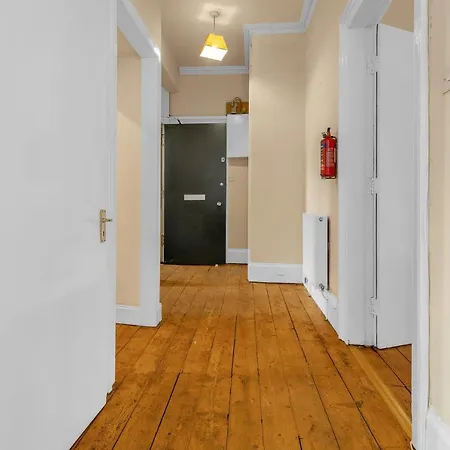 Centre Jasmine -sleeps 7 *