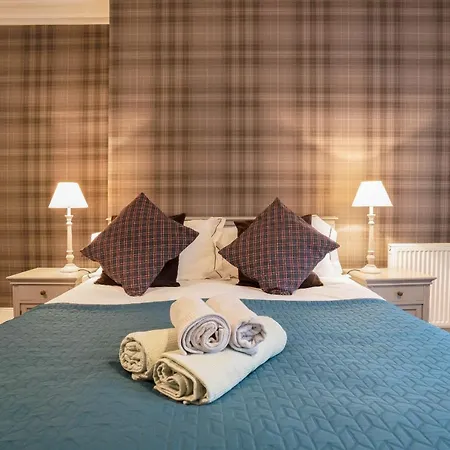 Special Basement Close To The Meadows *