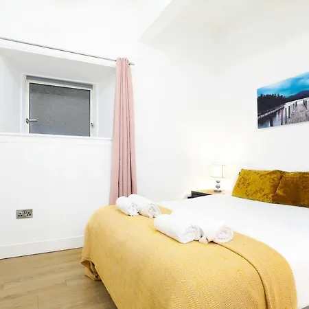 Gorgeous In Excellent Location - - Five Star Amenities Affittacamere Edimburgo