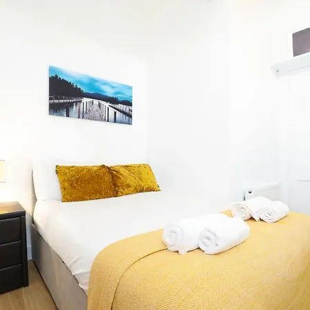 Gorgeous In Excellent Location - - Five Star Amenities Edimburgo