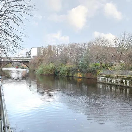 Gorgeous In Excellent Location - - Five Star Amenities Edimburgo