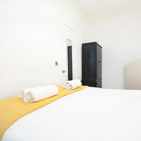 Gorgeous In Excellent Location - - Five Star Amenities Affittacamere *
