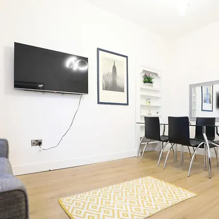 Gorgeous In Excellent Location - - Five Star Amenities * Edimburgo