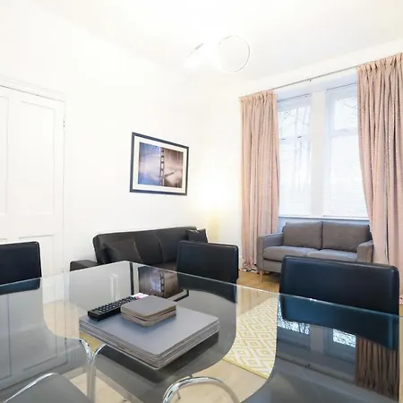 Gorgeous In Excellent Location - - Five Star Amenities Edimburgo